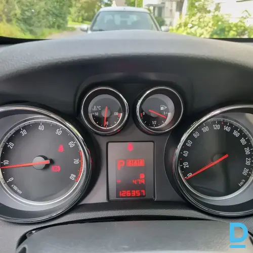 Pārdodu Opel Mokka 1.4 Turbo benzīns, 103 kW / 140 ZS. 2015. gada auto ar salīdzinoši nelielu nobraukumu – 123 922 km. Komplektā 4 ziemas riteņi un 2 atslēgas. 