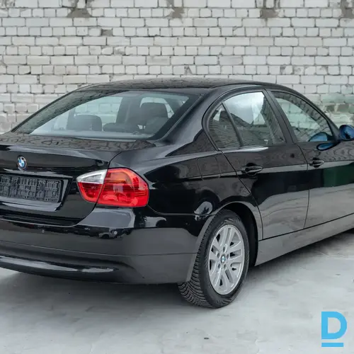 No Nīderlandes BMW 318i 2007. gada 2.0 benzīns