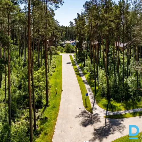 Izveido savu sapņu mājvietu dabas ieskautā mierā – pieejams plašs zemes gabals a
