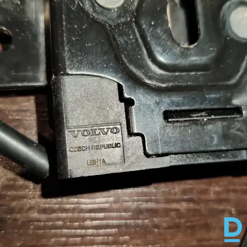 Pārdod Volvo motora pārsega slēdzene