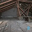 Pārdošanā 428 m² bēniņu telpas virs 5. stāva Staļina laika ēkā.Īpašums ir reģist