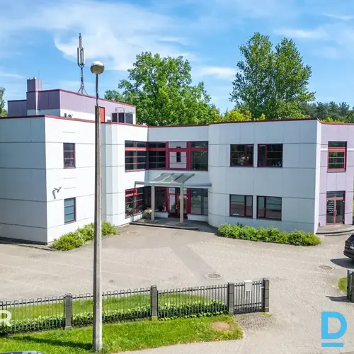 765 m² komercēka uzņēmuma birojam, medicīnas centram vai izglītības iestādei str