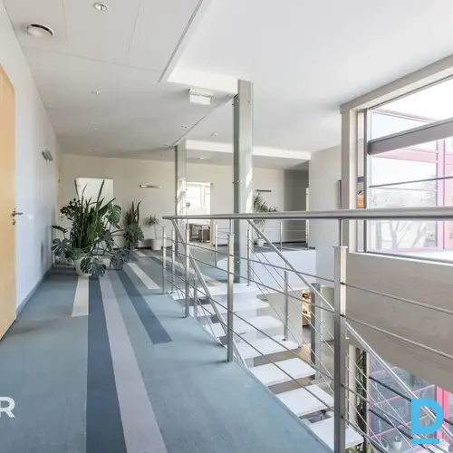765 m² komercēka uzņēmuma birojam, medicīnas centram vai izglītības iestādei str