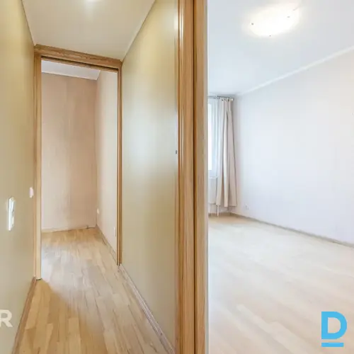 Pārdošanā 2 istabu dzīvoklis strauji augošā apkaimē ar attīstītu infrastruktūru.