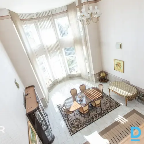Plašs īpašums Mārupes centrā – 3002 m² zemes, divas dzīvojamās mājas un slēgts ā