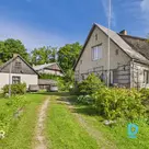 Pārdošanā divstāvu privātmāja ar 1754 m² zemes gabalu Madonā.Māja celta 1964. ga