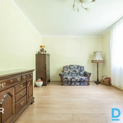 Pārdošanā 215 m² divstāvu privātmāja ar iekoptu 1182 m² teritoriju Lielvārdē.Māj
