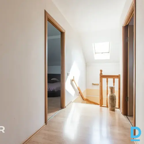 Pārdošanā 215 m² divstāvu privātmāja ar iekoptu 1182 m² teritoriju Lielvārdē.Māj