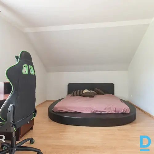 Pārdošanā 215 m² divstāvu privātmāja ar iekoptu 1182 m² teritoriju Lielvārdē.Māj