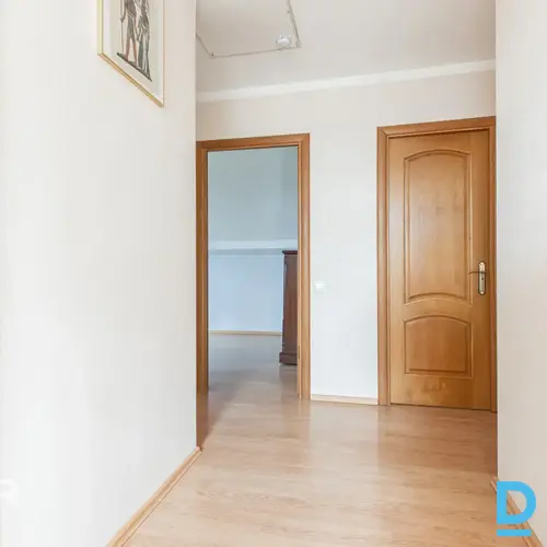 Pārdošanā 215 m² divstāvu privātmāja ar iekoptu 1182 m² teritoriju Lielvārdē.Māj