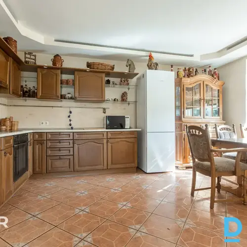 Pārdošanā 215 m² divstāvu privātmāja ar iekoptu 1182 m² teritoriju Lielvārdē.Māj
