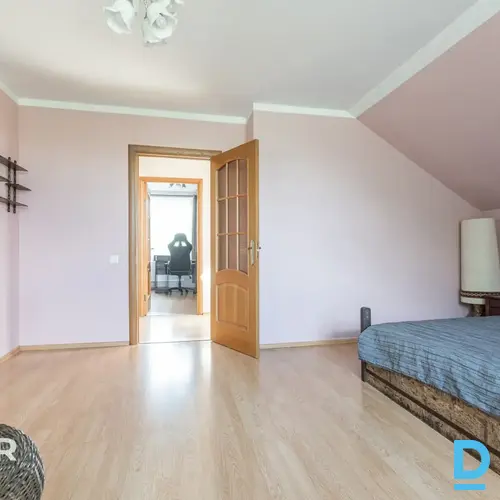 Pārdošanā 215 m² divstāvu privātmāja ar iekoptu 1182 m² teritoriju Lielvārdē.Māj