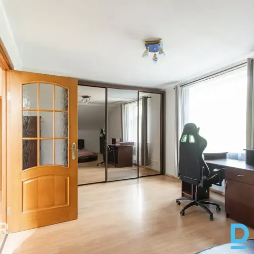 Pārdošanā 215 m² divstāvu privātmāja ar iekoptu 1182 m² teritoriju Lielvārdē.Māj