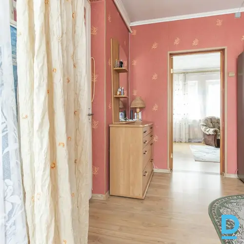 Pārdošanā mājas pirmais stāvs, kas sastāv no plaša 4 istabu dzīvokļa divu dzīvok Pārdošanā mājas pirmais stāvs, kas sastāv no plaša 4 istabu dzīvokļa divu dzīvok