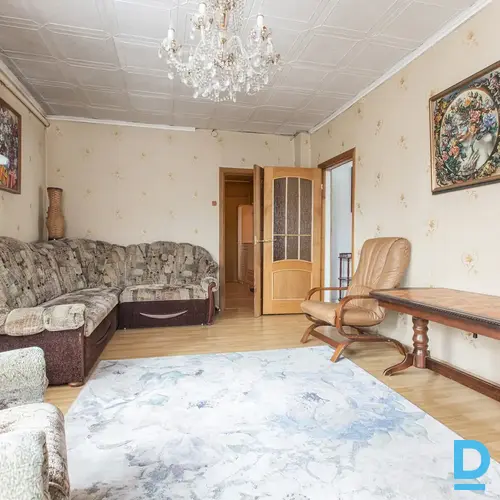 Pārdošanā mājas pirmais stāvs, kas sastāv no plaša 4 istabu dzīvokļa divu dzīvok Pārdošanā mājas pirmais stāvs, kas sastāv no plaša 4 istabu dzīvokļa divu dzīvok