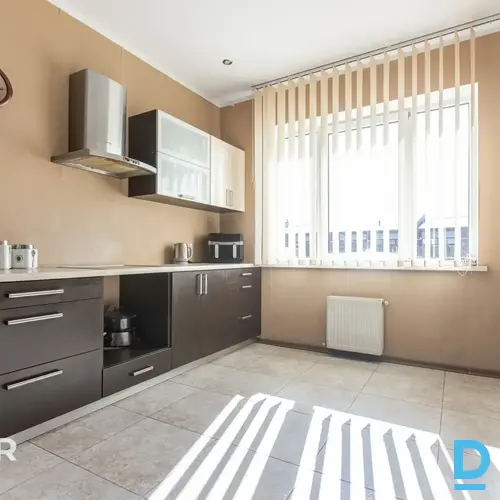 Pārdošanā pamatīga divstāvu dvīņu māja ar 711 m² teritoriju Mārupē.Dvīņu māja ce