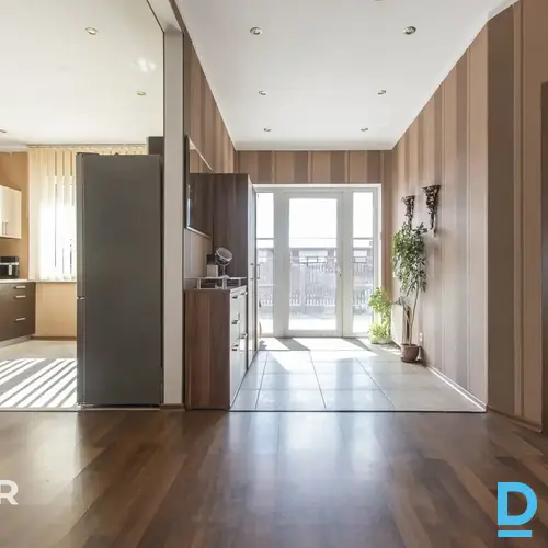 Pārdošanā pamatīga divstāvu dvīņu māja ar 711 m² teritoriju Mārupē.Dvīņu māja ce