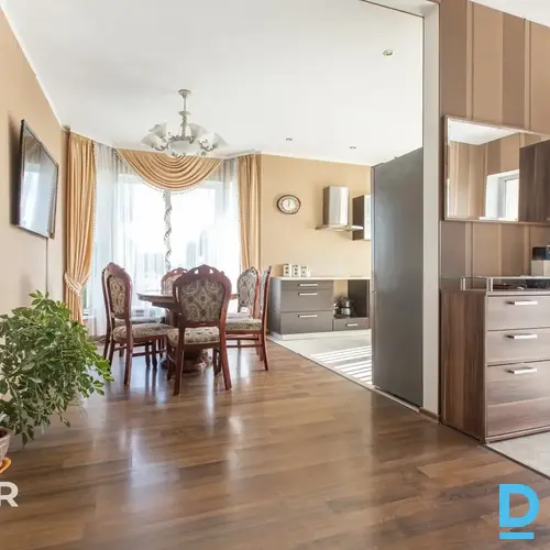 Pārdošanā pamatīga divstāvu dvīņu māja ar 711 m² teritoriju Mārupē.Dvīņu māja ce