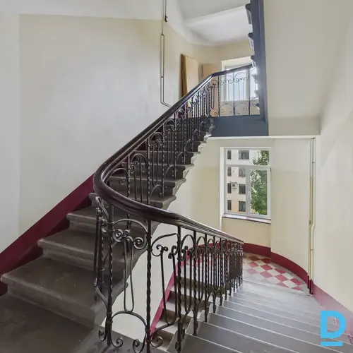 Pārdod dzīvokli Kr.Valdemāra 75, 103m², 3 ist. Pārdod dzīvokli Kr.Valdemāra 75, 103m², 3 ist.