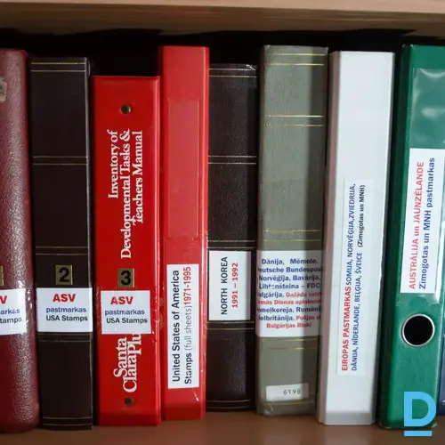 Pārdod ļoti apjomīgu dažādu valstu pastmarku kolekciju Pārdod ļoti apjomīgu dažādu valstu pastmarku kolekciju