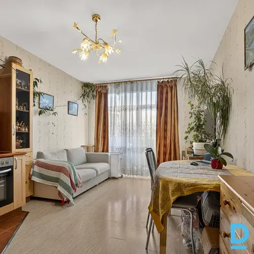 Pārdod dzīvokli Pļavnieku iela 9