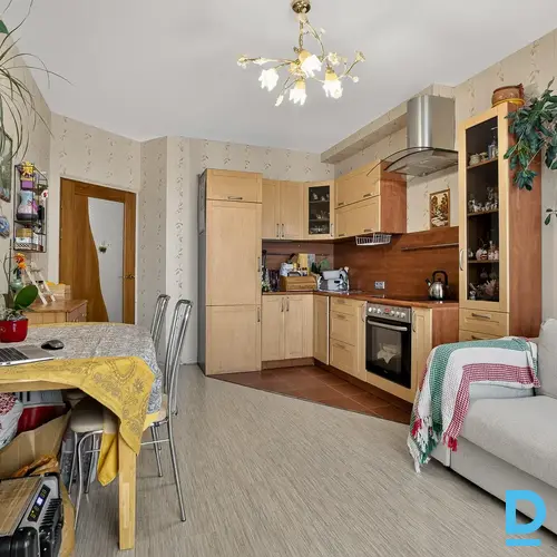 Pārdod dzīvokli Pļavnieku iela 9