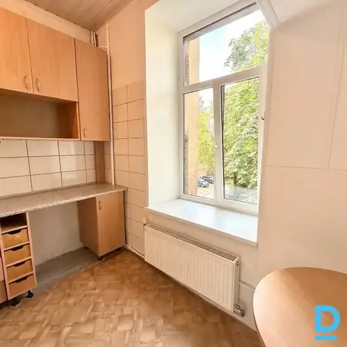 Pārdodam gaišu un plašu trīsistabu dzīvokli Rīgas centrā. 