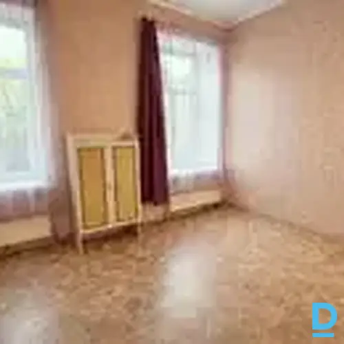 Pārdodam gaišu un plašu trīsistabu dzīvokli Rīgas centrā. 