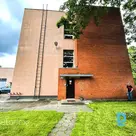 Офисное помещение площадью 266 м², включающее несколько кабинетов и рабочих зон.
