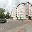 Современное офисное здание. Офисное здание отвечает требованиям высококлассных офисов: система вентиляции и кондиционирования, обогреватели, 2 скоростных панорамных лифта, видеонаблюдение, система контроля доступа, просторная бесплатная парковка