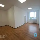 Мы предлагаем в аренду офисные помещения на 2-м этаже, площадью 44 m². Отремонтированный, светлый, не требует дополнительных вложений