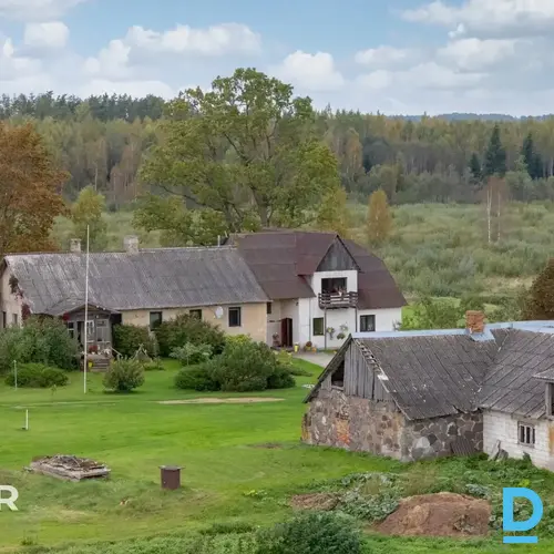 Pārdošanā labi uzturēta dzīvojamā māja ar 9.3 ha zemes gabalu Seces pagastā.Māja