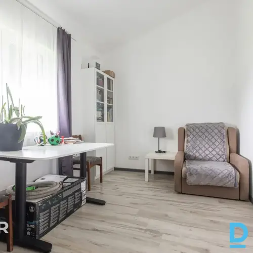 Pārdošanā dvīņu māja ar 600 m² teritoriju 12 minūšu braucienā no Rīgas.Māja celt
