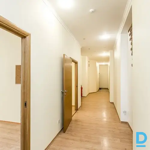 Birojs pēc kosmētiskā remonta labi uzturētā namīpašumā Rīgas centrā! Birojs pēc kosmētiskā remonta labi uzturētā namīpašumā Rīgas centrā!