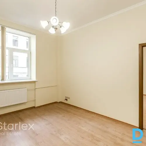 Birojs pēc kosmētiskā remonta labi uzturētā namīpašumā Rīgas centrā! Birojs pēc kosmētiskā remonta labi uzturētā namīpašumā Rīgas centrā!