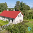 Pārdošanā divstāvu privātmāja ar 4 ha zemes gabalu pie Mazsalacas.Ēka ir nodota 
