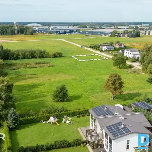 Pārdošanā taisnas formas 1202 m² zemes gabals privātai apbūvei Mārupē.Zeme atrod