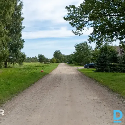 Pārdošanā taisnas formas 1202 m² zemes gabals privātai apbūvei Mārupē.Zeme atrod