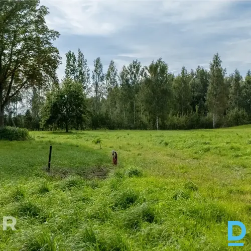 Pārdošanā taisnas formas 1202 m² zemes gabals privātai apbūvei Mārupē.Zeme atrod