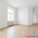 Dzīvokļi renovētā ēkā Rīgas centrā.