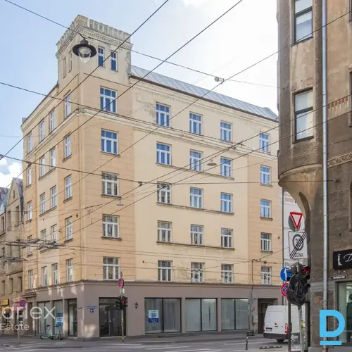 Dzīvokļi renovētā ēkā Rīgas centrā.
