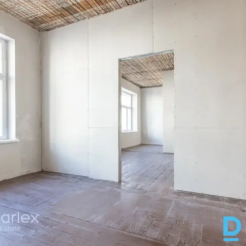 Dzīvokļi renovētā ēkā Rīgas centrā.