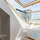 Mansarda 3 istabu dzīvoklis ar panorāmas logiem un skatu uz Ziedoņdārzu pilnībā renovētā vēsturiskā ēkā.