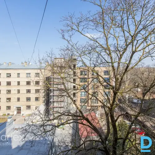 Gaišs dzīvoklis renovētā ēkā pie Ziedoņdārza (5. stāvs, lifts, pilna apdare) dzīvoklis Rīgas centrā