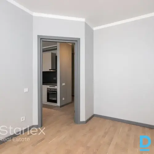 Gaišs dzīvoklis renovētā ēkā pie Ziedoņdārza (5. stāvs, lifts, pilna apdare) dzīvoklis Rīgas centrā