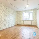 A compact and economical 2-room apartment in a green neighbourhood is for sale.A