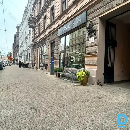 Divu līmeņu komerctelpas ar individuālu raksturu