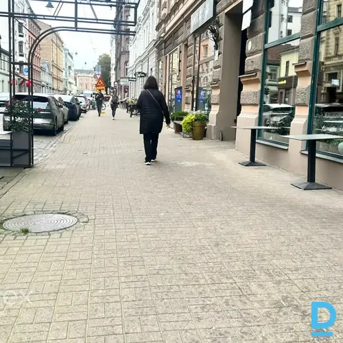 Divu līmeņu komerctelpas ar individuālu raksturu