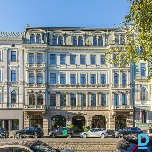 Reprezentabls birojs ar skatu uz Brīvības pieminekli pie Bastejkalna