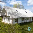 Pārdošanā kvalitatīvi būvēta 280 m² dzīvojamā ēka ar ainavisku 12.2 ha zemes gab